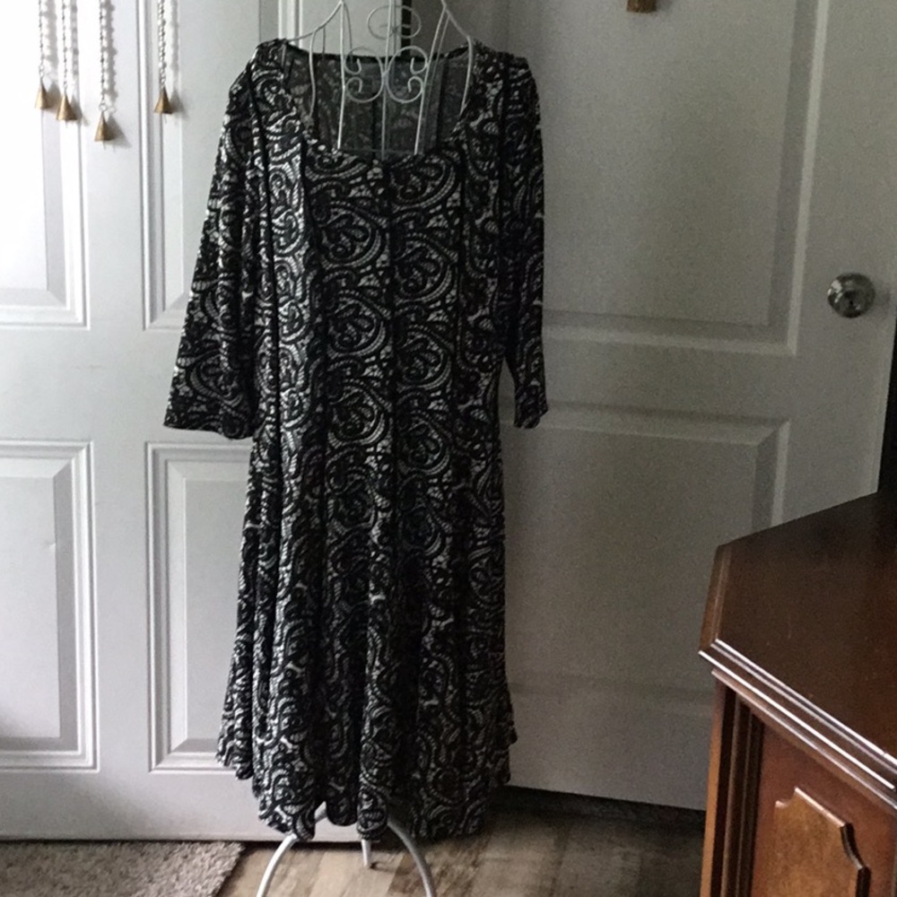 Avenue Black and White Bishop Sleeve Sundress